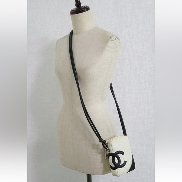 CHANEL Black and Cream Crossbody Bag - Picture 1 of 15